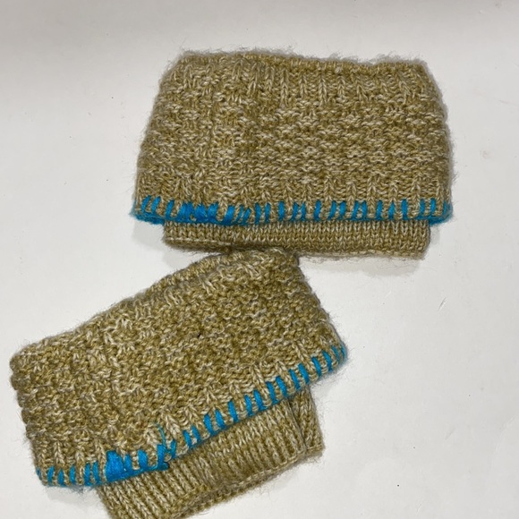 BEARPAW Knit Boot Cuffs 100% Acrylic Green/Aqua Trim Brown Bear paw NWOT OS - Picture 3 of 3